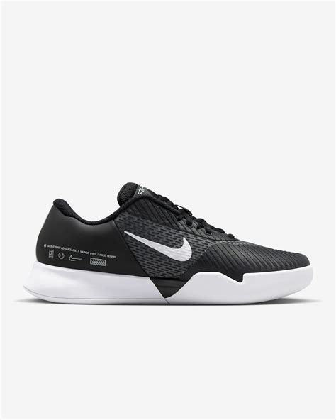 nike tennisschoenen tapijt